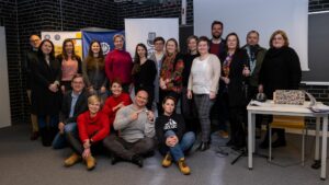 Zbiorowe zdjęcie uczestników grupy warsztatowej.