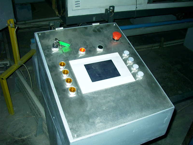 Pulpit sterujący z monitorem LCD