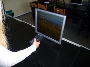 Pomiar pola elektromagnetycznego wytwarzanego przez monitor komputerowy