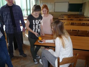Pomiar pola elektromagnetycznego wytwarzanego przez telefon komórkowy