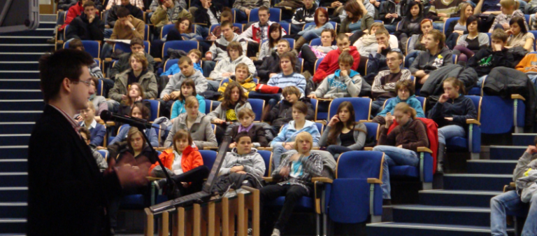 wszechnica-informatyki-768x337