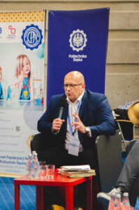 Prelegent sympozjum Polityki Naukowej Państwa
