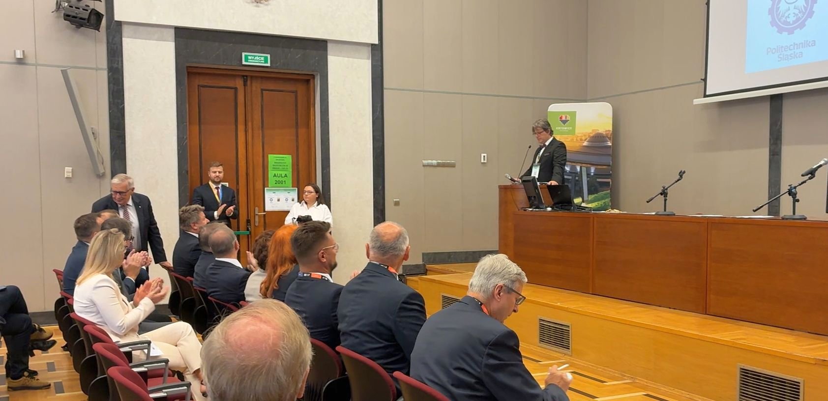 Powitanie światowej sławy kardiologa, Honorowego Profesora Śląskiego Uniwersytetu Medycznego w Katowicach, prof. dr. hab. n. med. Michała Tendery, który jest w gronie dwóch procent najczęściej cytowanych naukowców w świecie