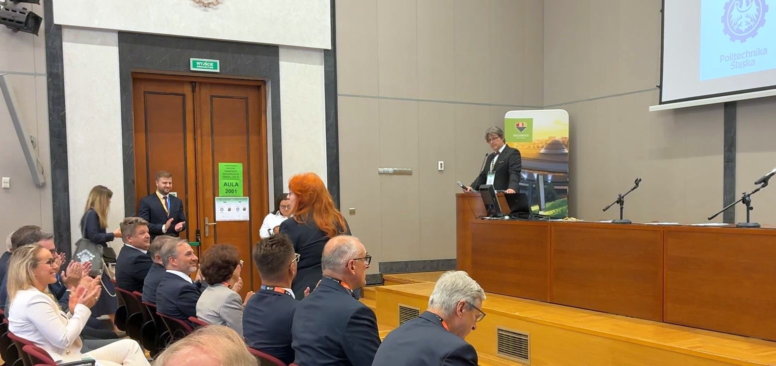 Powitanie dziekan Wydział Organizacji i Zarządzania Politechniki Śląskiej, prof. PŚ dr hab. dr h.c. mult. Aleksandry Kuzior, która jest w gronie dwóch procent najczęściej cytowanych naukowców w świecie