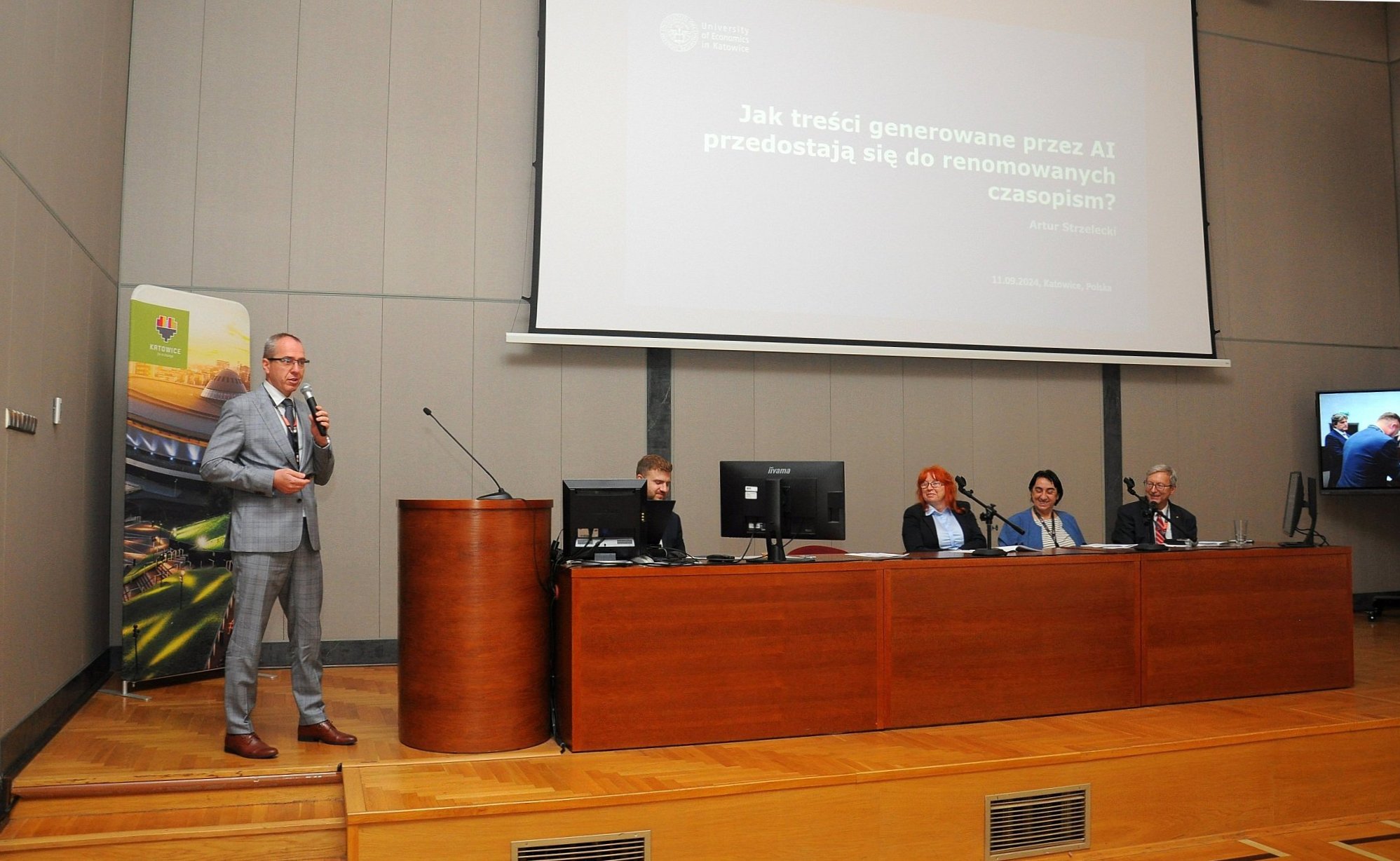 Referat wygłaszany przez dr. hab. Artura Strzeleckiego, prof. Uniwersytetu Ekonomicznego w Katowicach