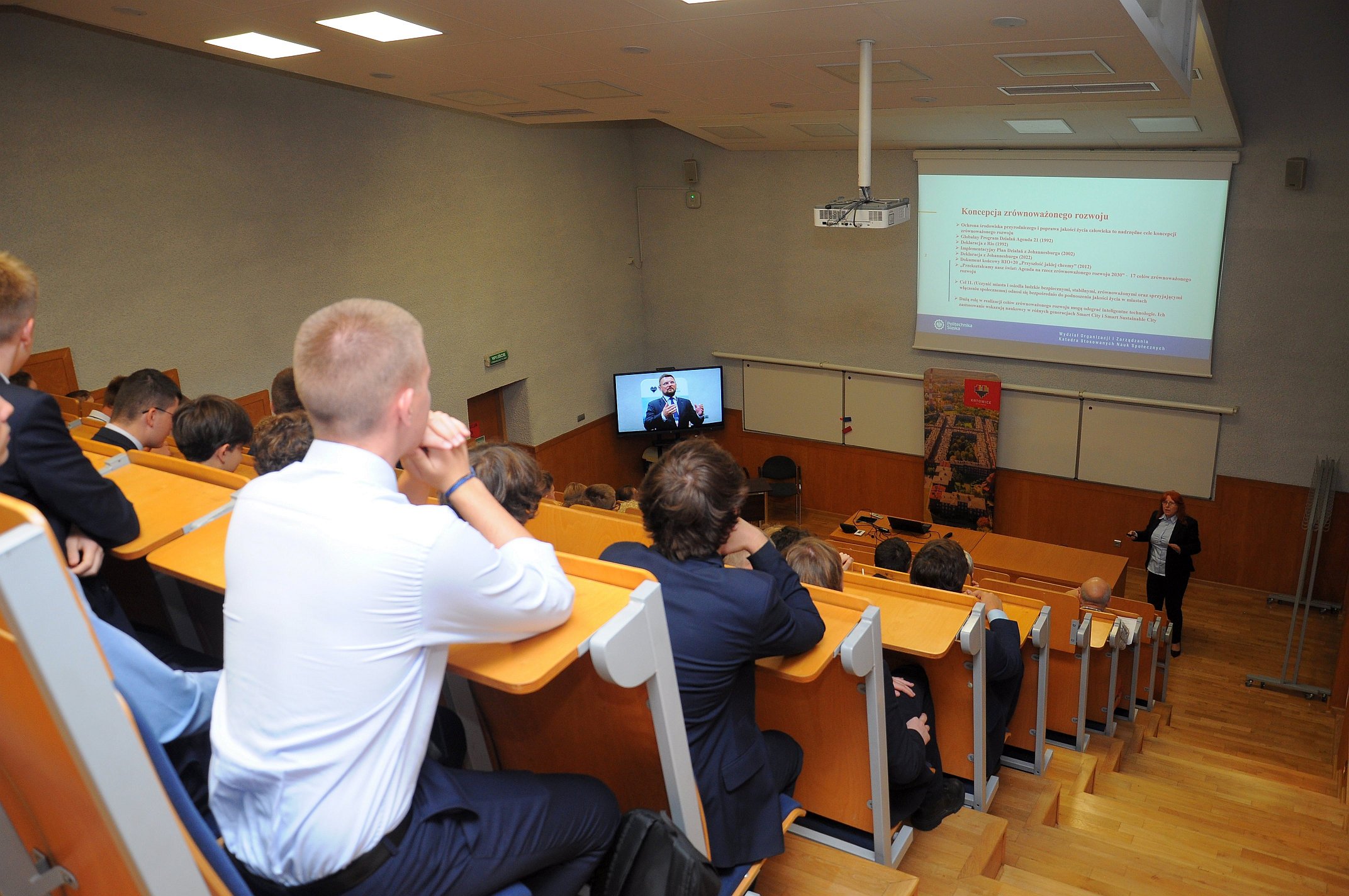 Referat wygłaszany przez dziekan Wydziału Organizacji i Zarządzania Politechniki Śląskiej prof. PŚ dr hab. dr h.c. mult. Aleksandrę Kuzior; referat wygłaszany podczas jednej z trzech równoległych sesji