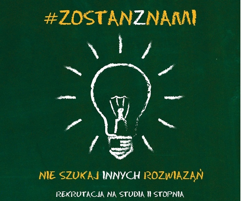 Na zielonej grafice widzimy narysowany biały zarys żarówki a powyżej na żółto jest napis zostań z nami