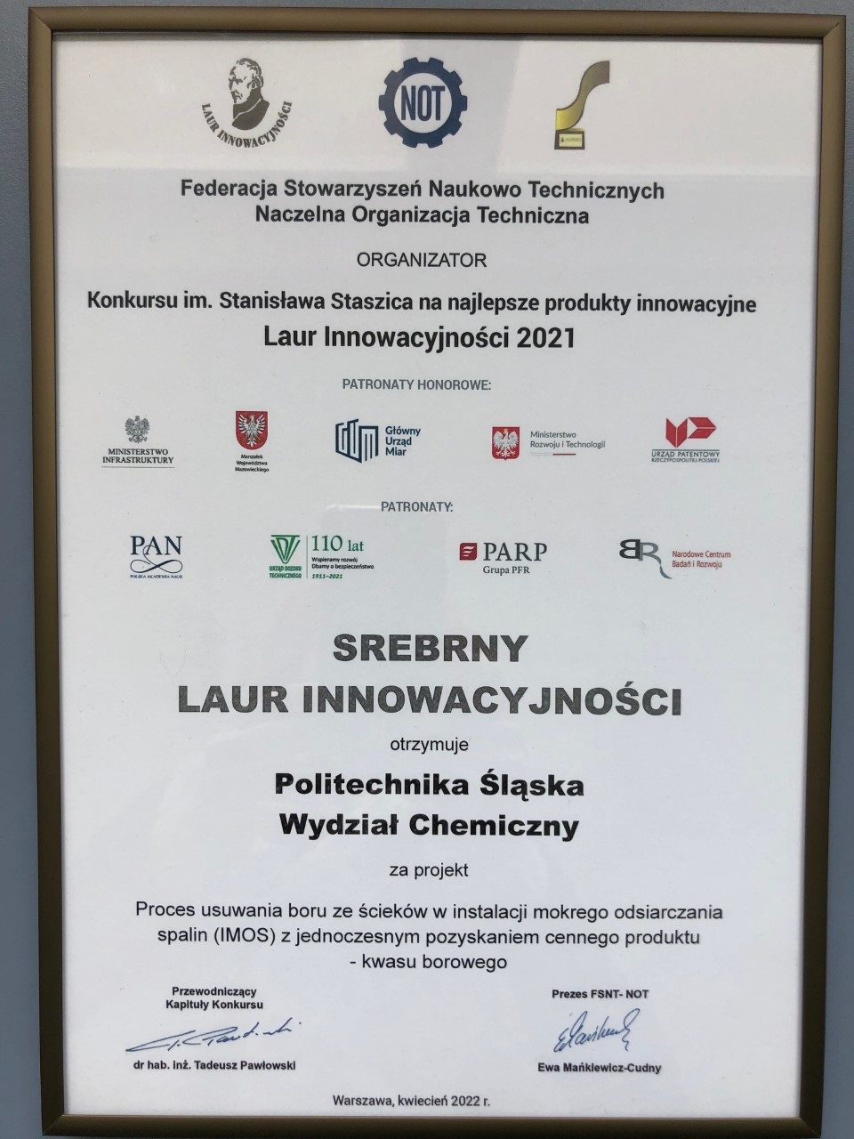 Na zdjęciu widzimy dyplom nagroda Laur Innowacyjności