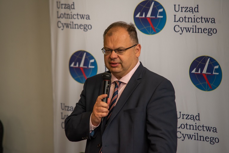 Na zdjęciu widzimy prezesa ULC przemawiąjącego na sali