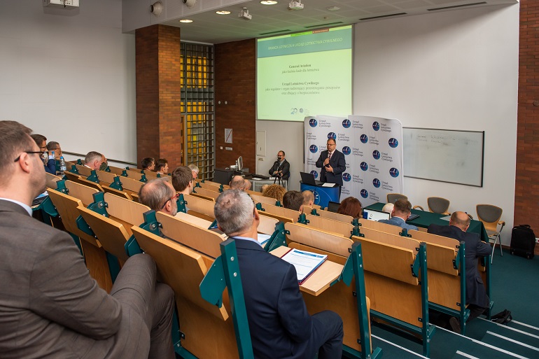 Na zdjęciu widzimy uczestników warsztatów w sali konferencyjnej