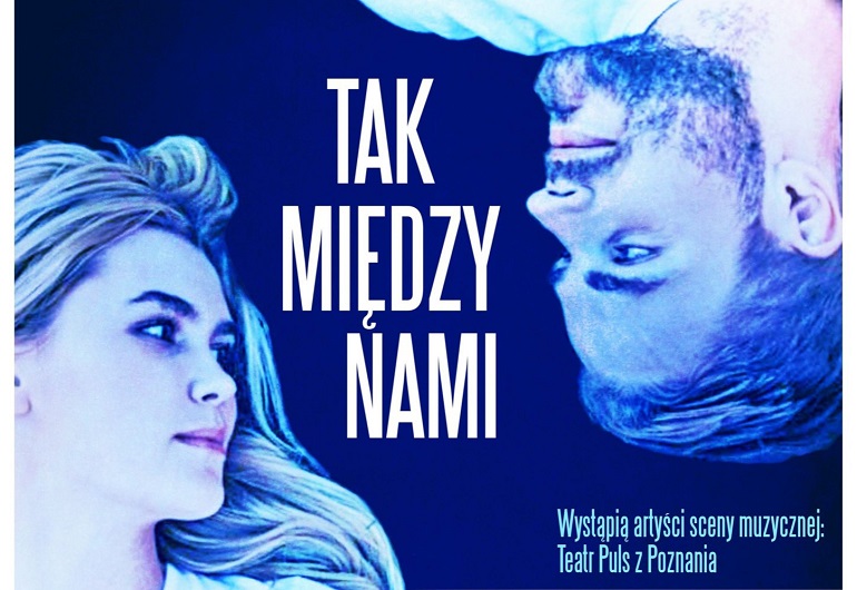 Na grafice widzimy zdjęcia głów dziewczyny i chłopaka patrzących na siebie pomiędzy nimi napis tak miedzy nami