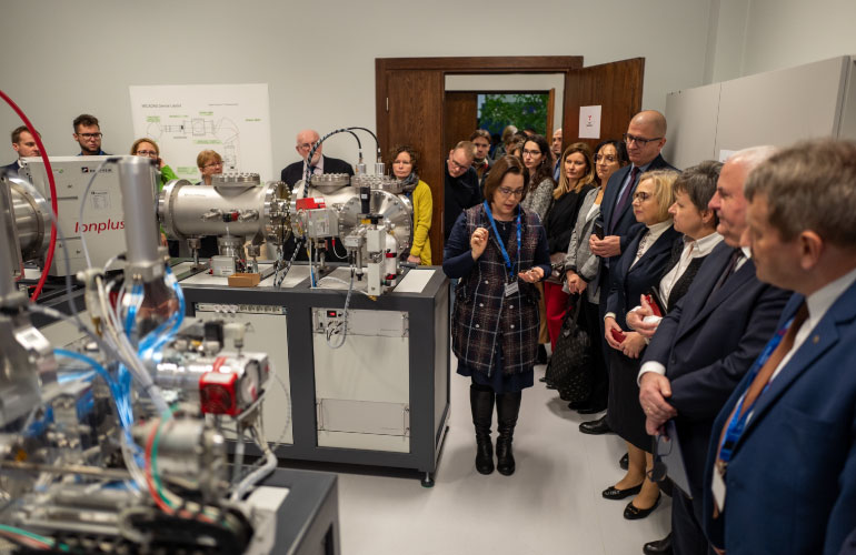 uczestnicy wydarzenia w otwartym laboratorium