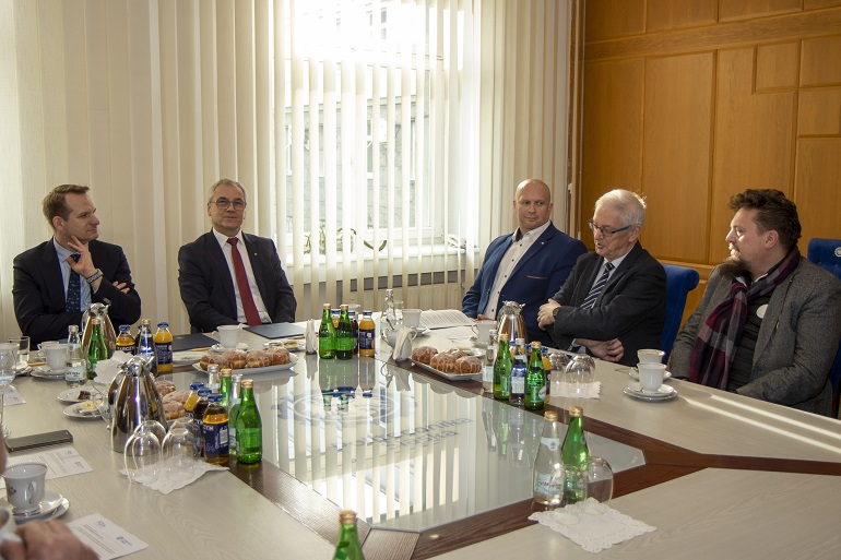 umowa z Fiatem fot. Maciej Mutwil (6)