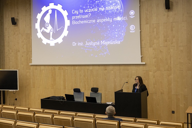 dr inż. Justyna Majewska prowadzi wykład