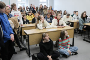 Na zdjęciu widać uczestników Dnia Otwartego w ALO w Rybniku