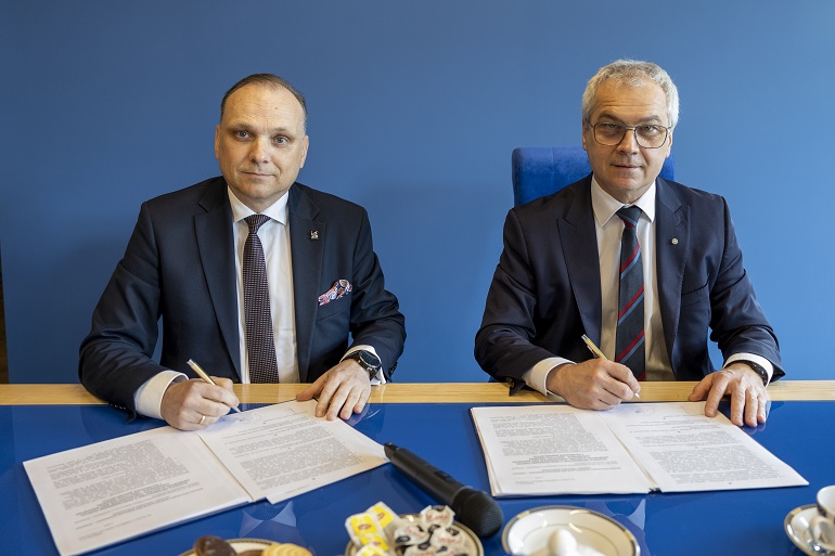 siec badawcza umowa fot Maciej Mutwil (111)
