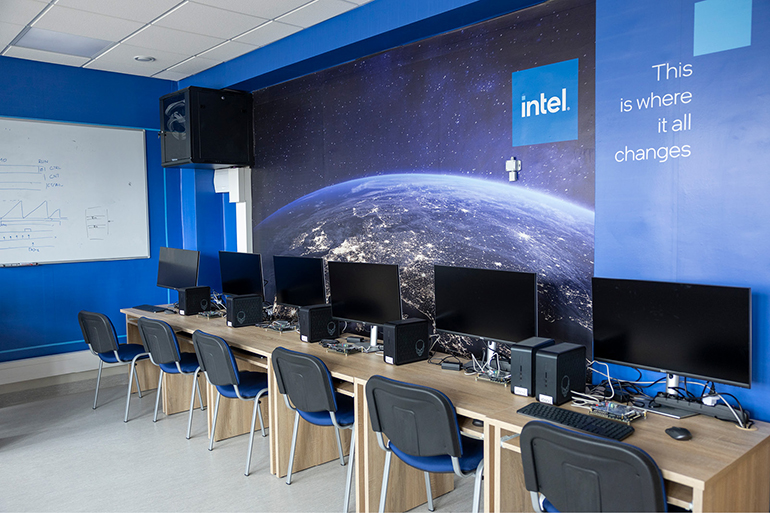 Na zdjęciu widać nowe Laboratorium Firmy Intel