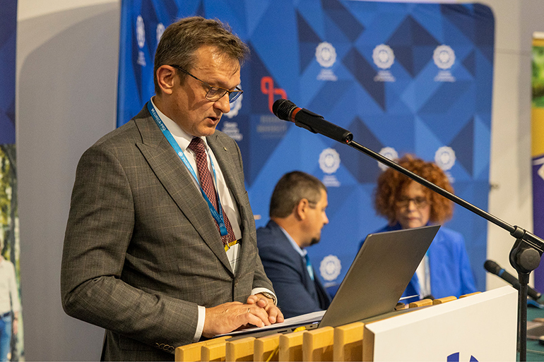 prorektor Tomasz Trawiński przemawia do gości ITSW