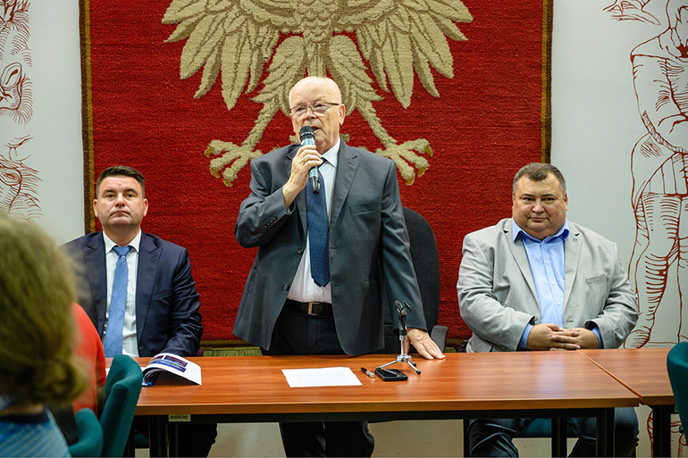Prof. Franciszek Plewa przemawia do uczestników