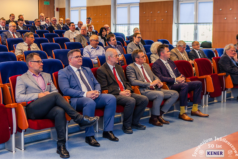 Na zdjęciu widać uczestników sympozjum KENER