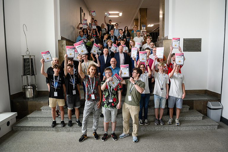Na zdjęciu widać uczestników CYBERHACKHATONU 2023