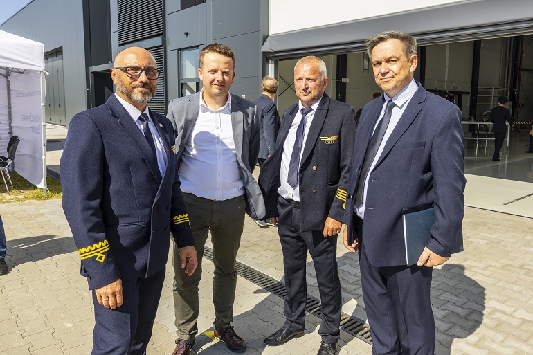 nowy hangar 5 fot. Maciej Mutwil (10)