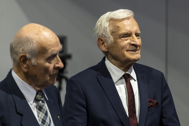 na zdjęciu m.in. prof. Jerzy Buzek