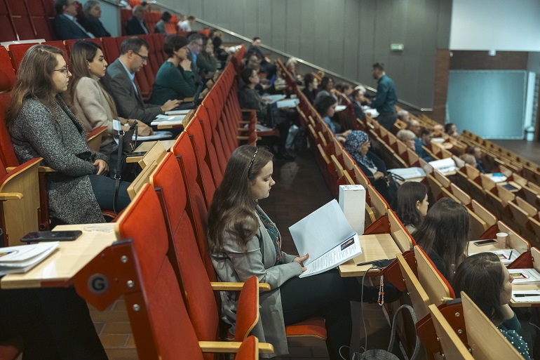 Na zdjęciu sala konferencyjna i uczestnicy