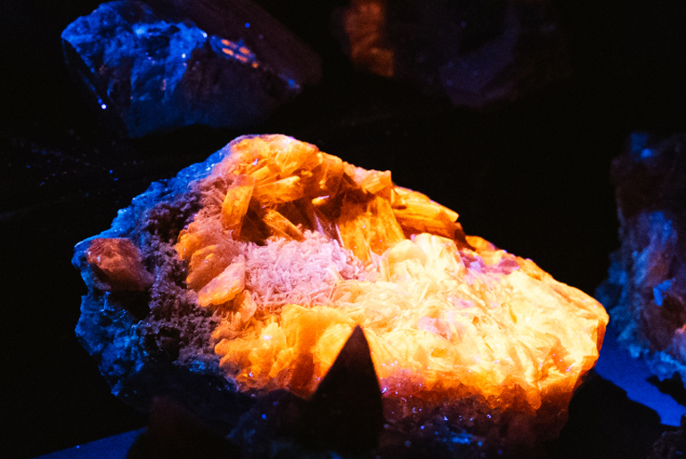tydzień skarbów minerały fluorescencyjne