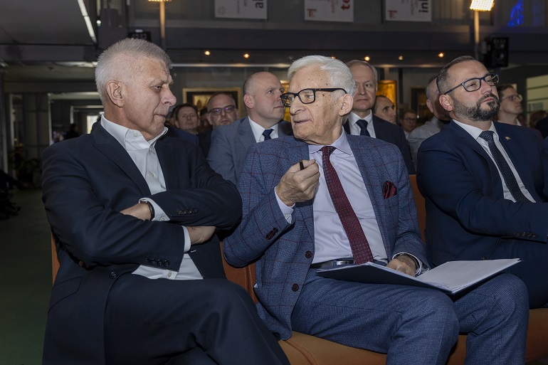 na zdjęciu premier Belka i Buzek