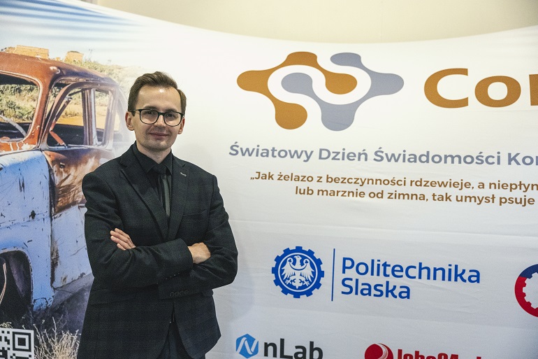 na zdjęciu dr inz Sowa