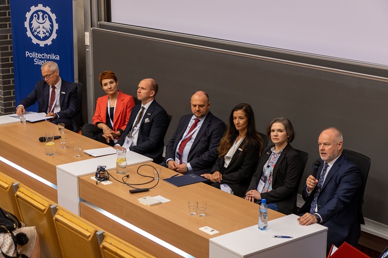 panel o umiędzynarodowieniu podczas XXXVI konferencji PRom