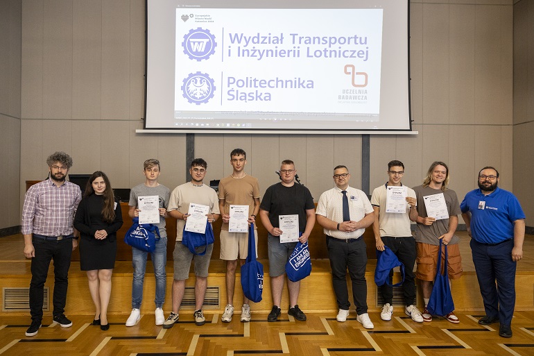na zdjęciu laureaci konkursu