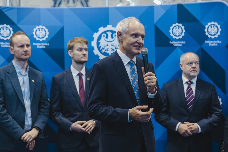 na zdjęciu otwarcie targów i zaproszeni goście