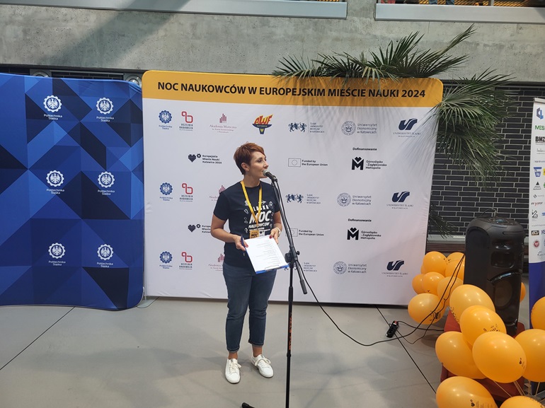 na zdjęciu prof. Ziembińska podczas inauguracji