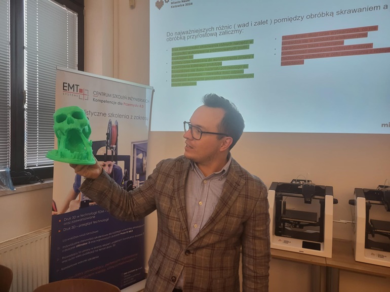 na zdjęciu prowadzący warsztaty