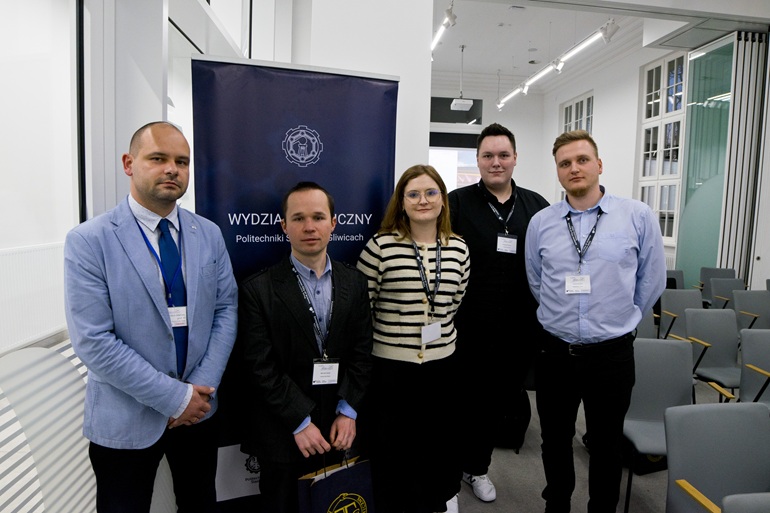 na zdjęciu uczestnicy konkursu