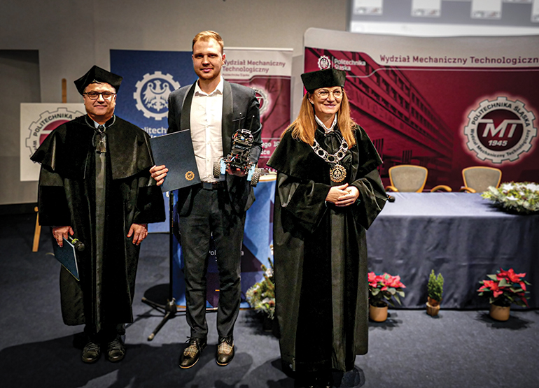 Od lewej dr hab. inż. Wojciech Sitek, prof. PŚ, mgr inż. Paweł Polnik, dr hab. inż. Anna Timofiejczuk, prof. PŚ