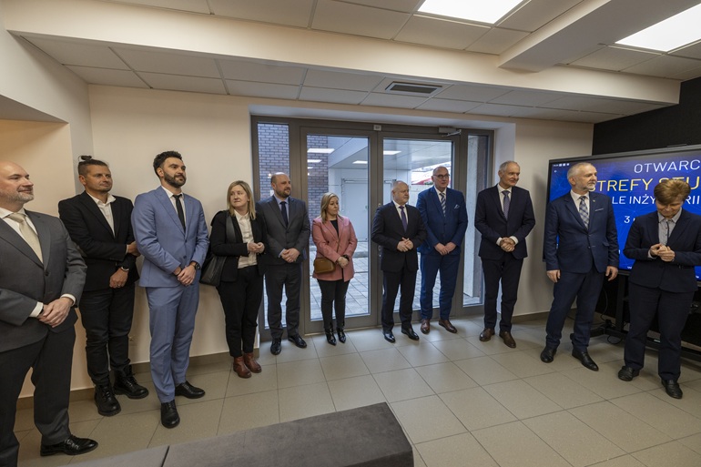 na zdjęciu uczestnicy uroczystości