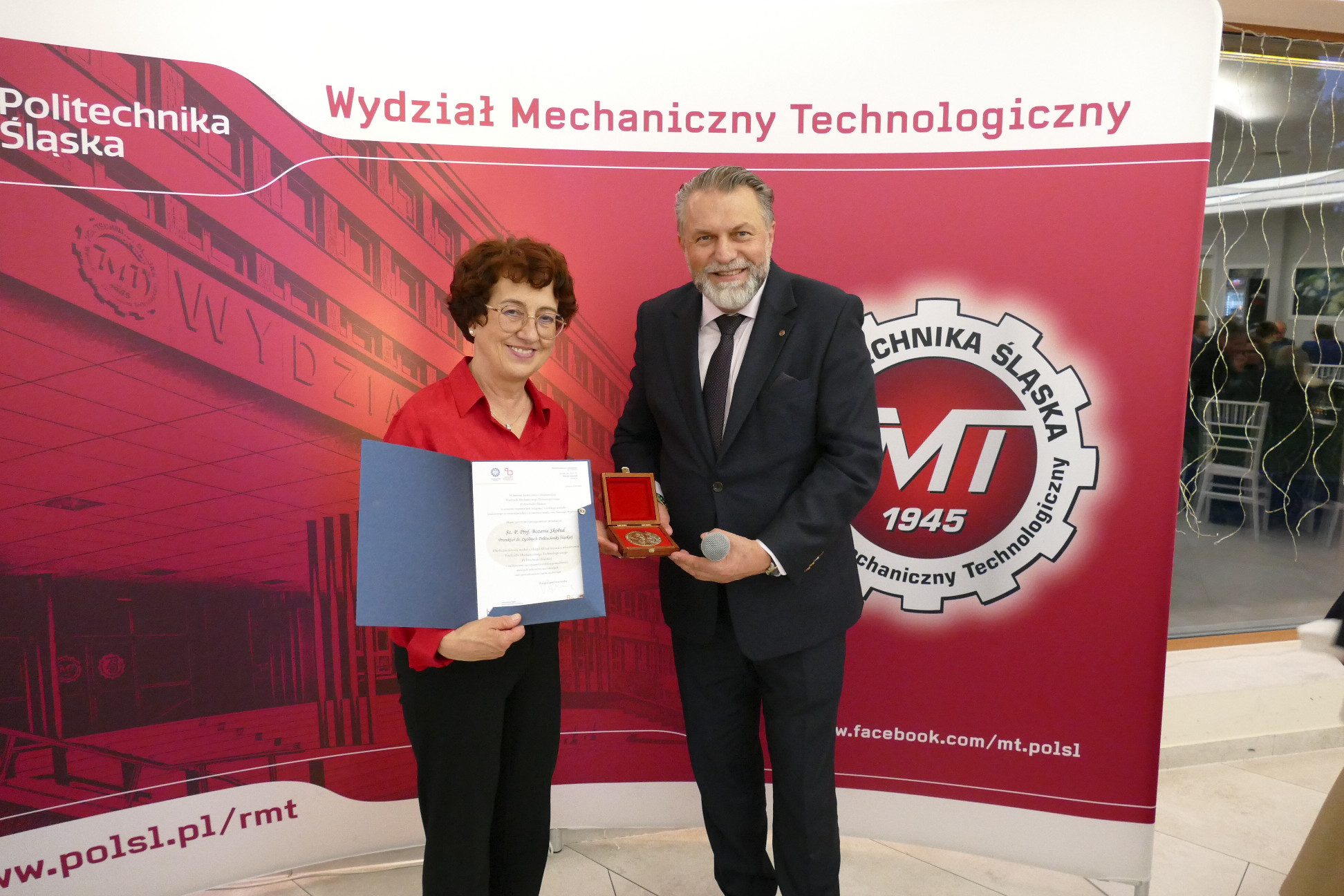 na zdjęciu rektor Skołud oraz obecny dziekan wydziału n