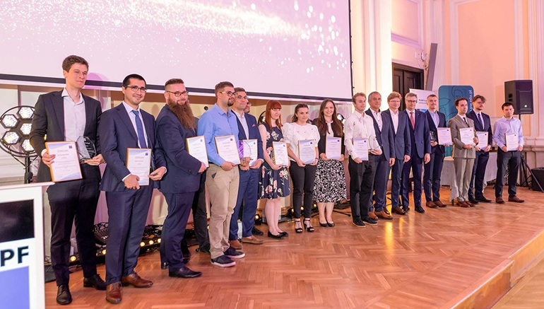 na zdjęciu finaliści konkursu