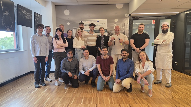 na zdjęciu uczestnicy summer school
