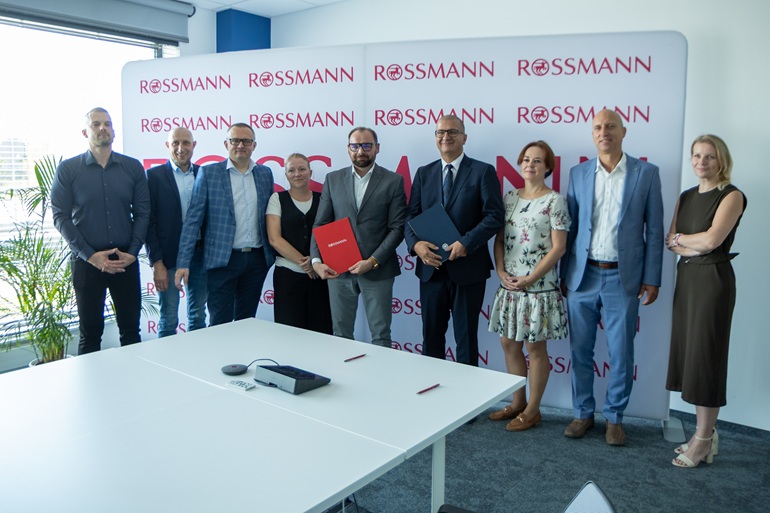 umowa z Rossmanem fot. Jan Szady-5
