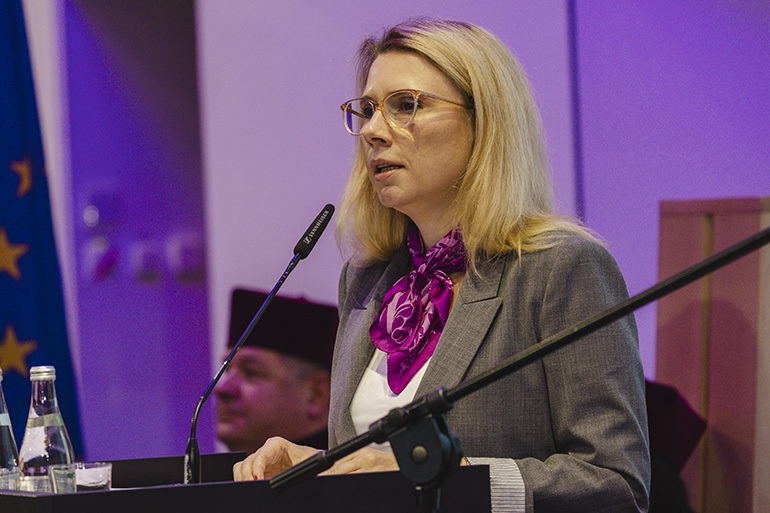 na zdjęciu minister Sikora