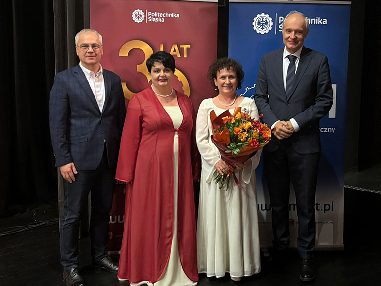 PHOTO-2025-12-18-21-51-01