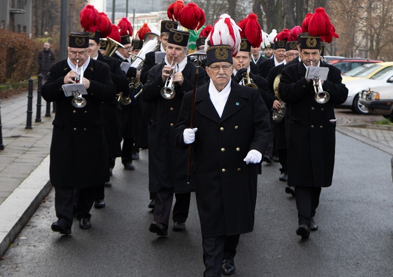 na zdjęciu orkiestra górnicza