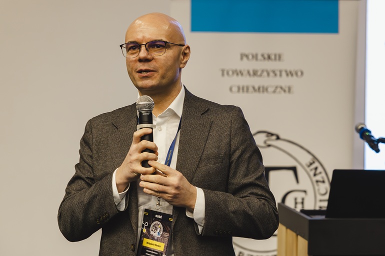 na zdjęciu prof. Simka