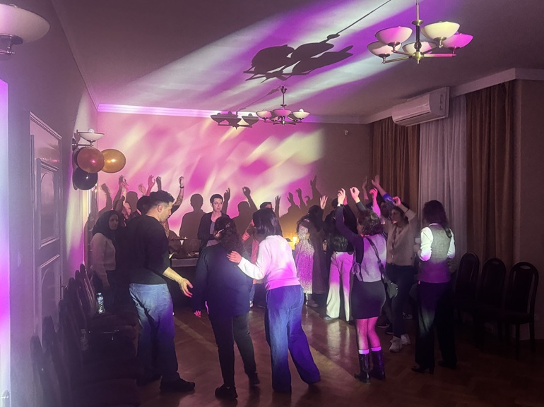 na zdjęciu zabawa uczestników balu