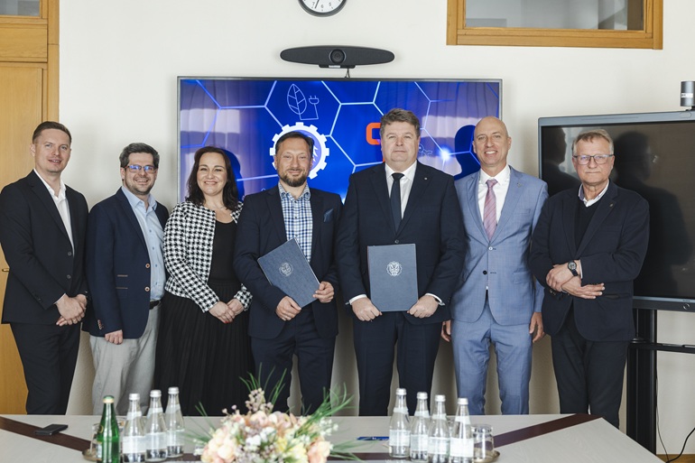 na zdjęciu uczestnicy spotkania