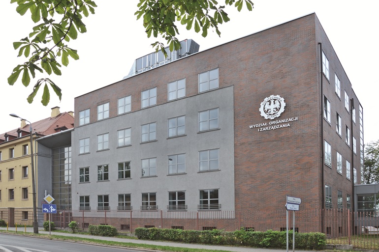 na zdjęciu budynek wydziału
